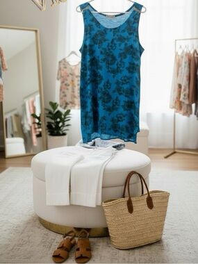 👛 (ANY 2/$20) CHERIE BLISS Roses Motif Long Length Assymetrical Tank Top